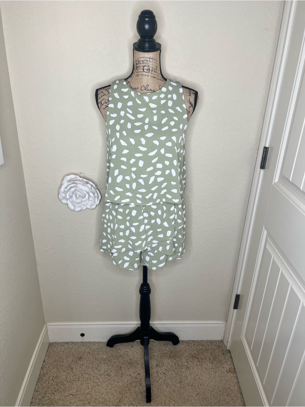 NTM: She + Sky Sage Green Abstract Print Layered Skort Romper Lined Size Small